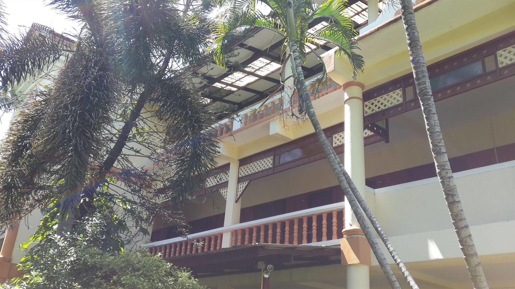Rattana Guesthouse & Bungalow Чавенг Экстерьер фото