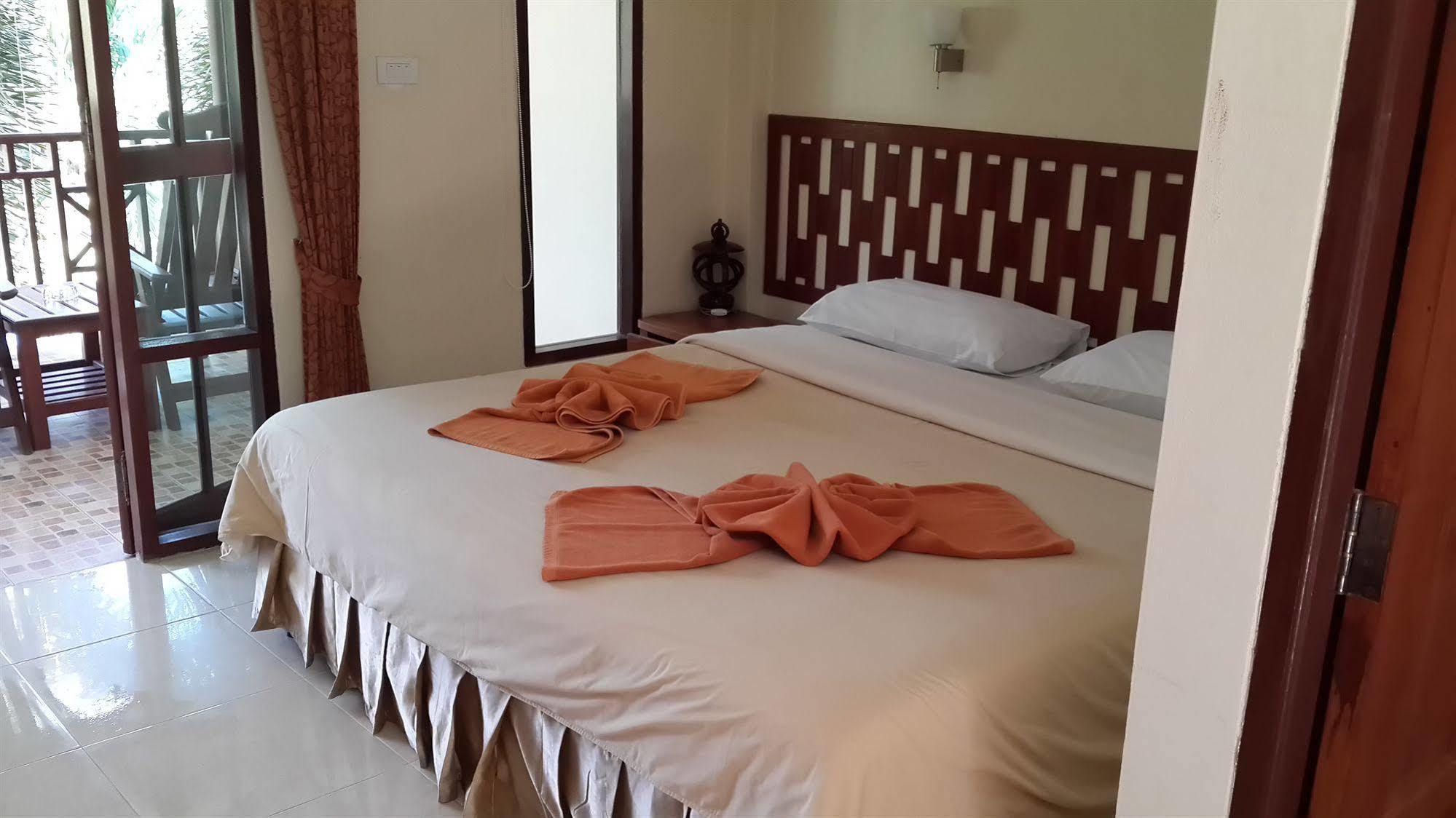 Rattana Guesthouse & Bungalow Чавенг Экстерьер фото