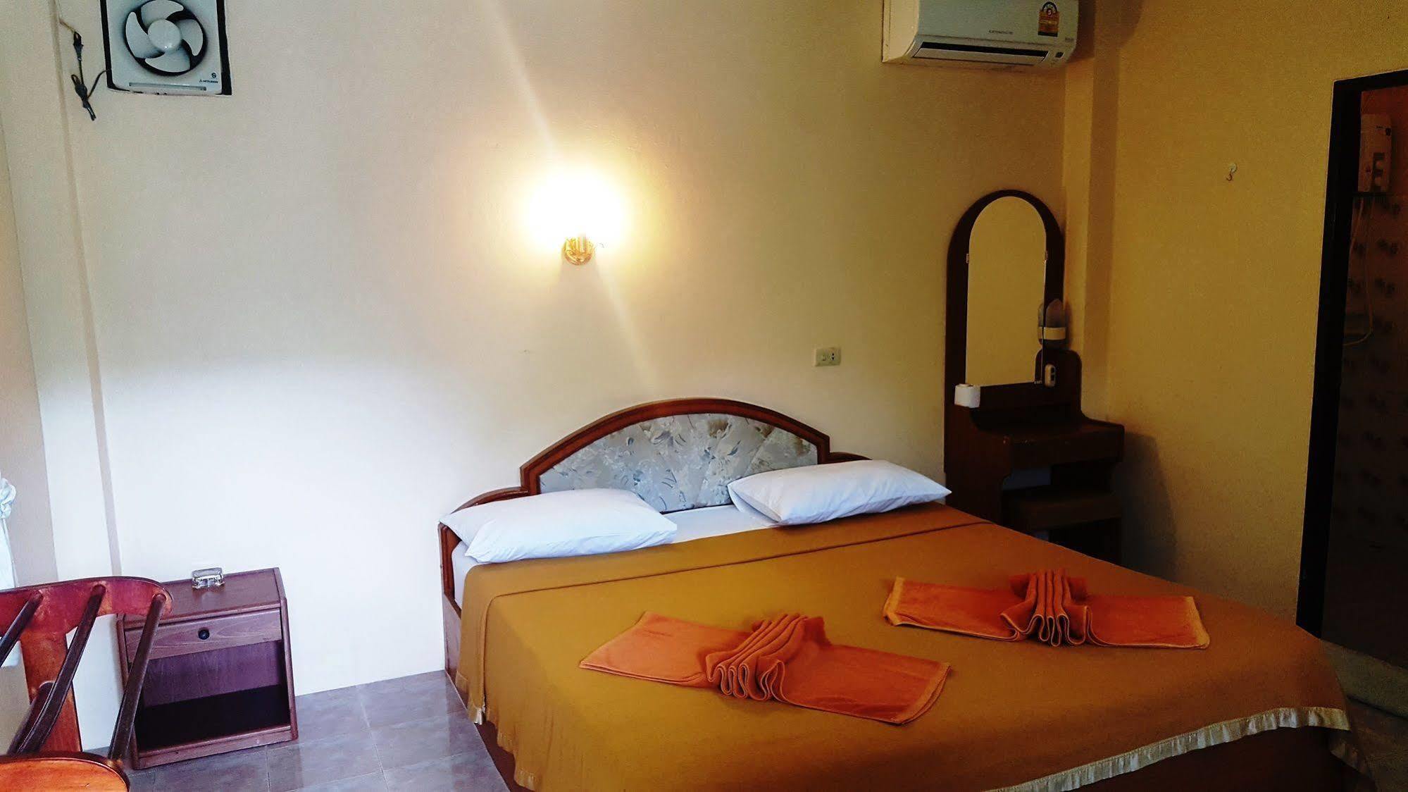 Rattana Guesthouse & Bungalow Чавенг Экстерьер фото