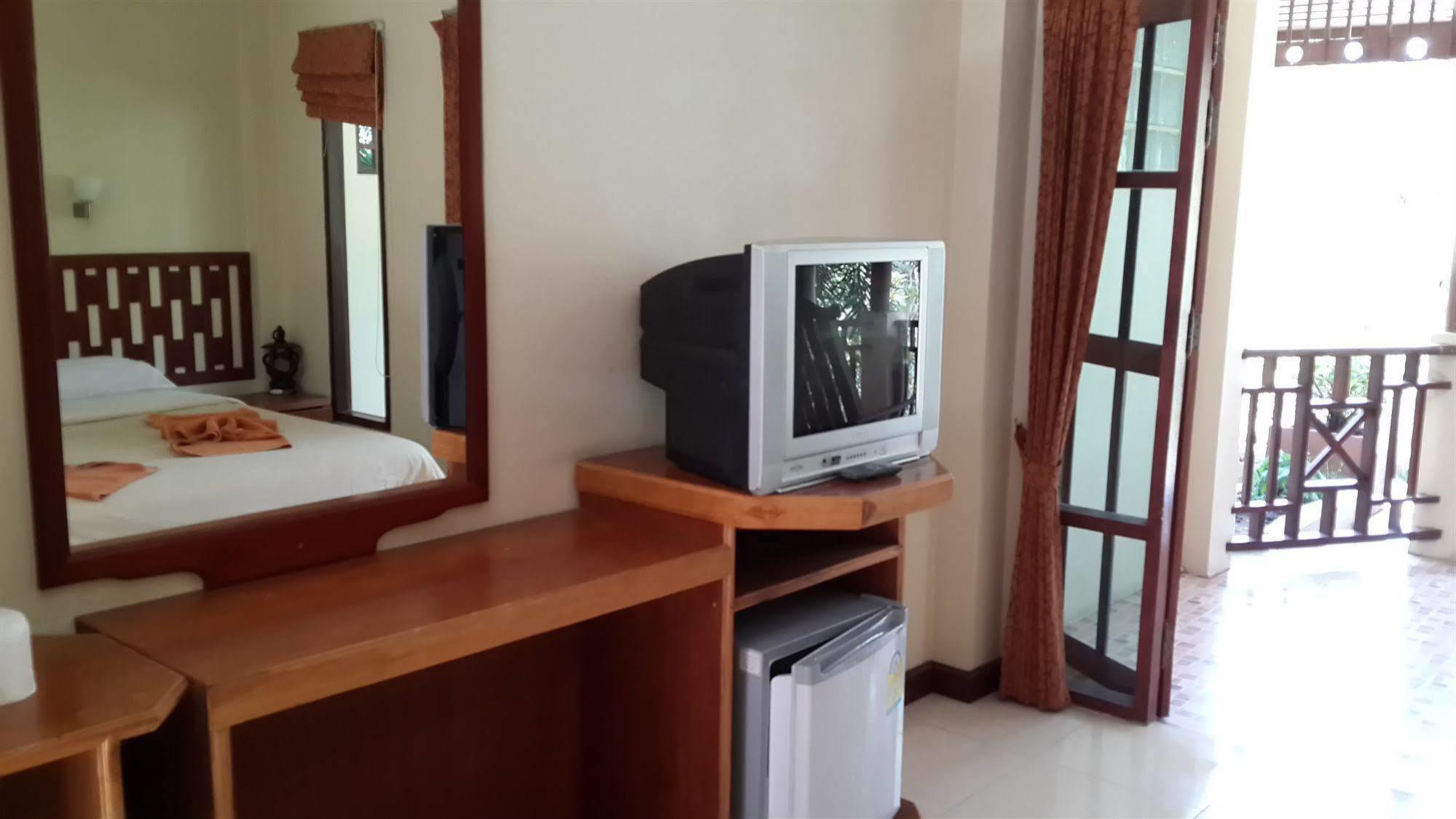 Rattana Guesthouse & Bungalow Чавенг Экстерьер фото